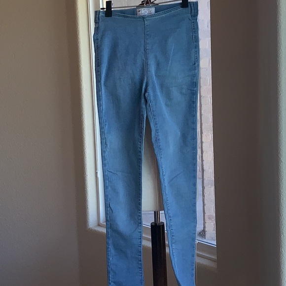 Free People Easy Goes It denim jogging leggings raw hem sz 26 w/ pockets - Picture 12 of 13